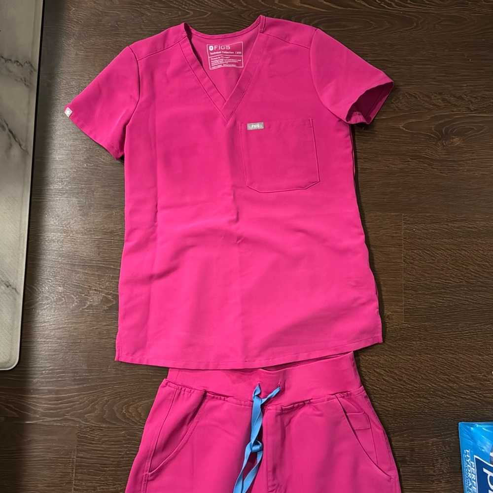 Figs Barbie hot pink top and jogger bottoms